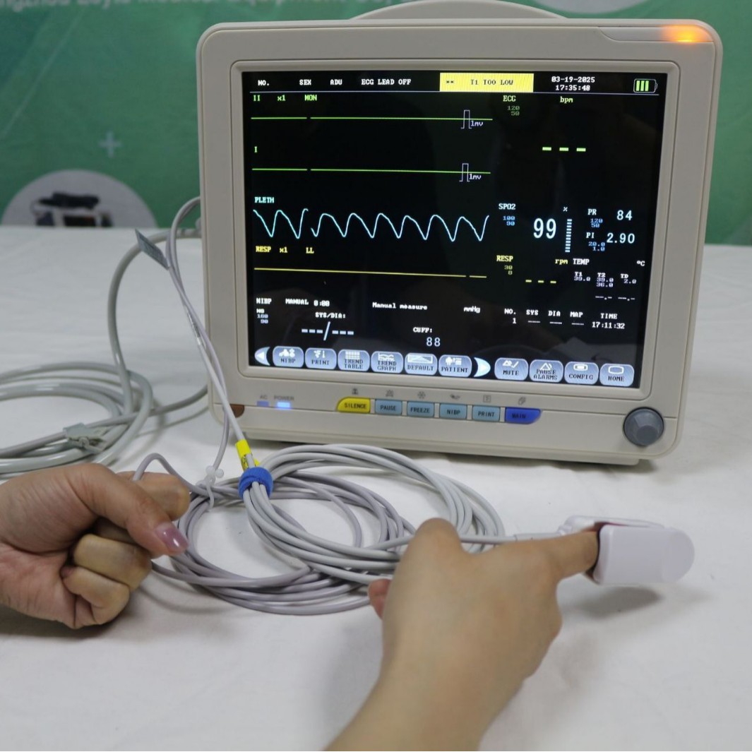 Cross-border exclusive PM12 multi-functional monitor, portable medical electrocardiogram monitor, six-parameter bedside detector Application Scenario