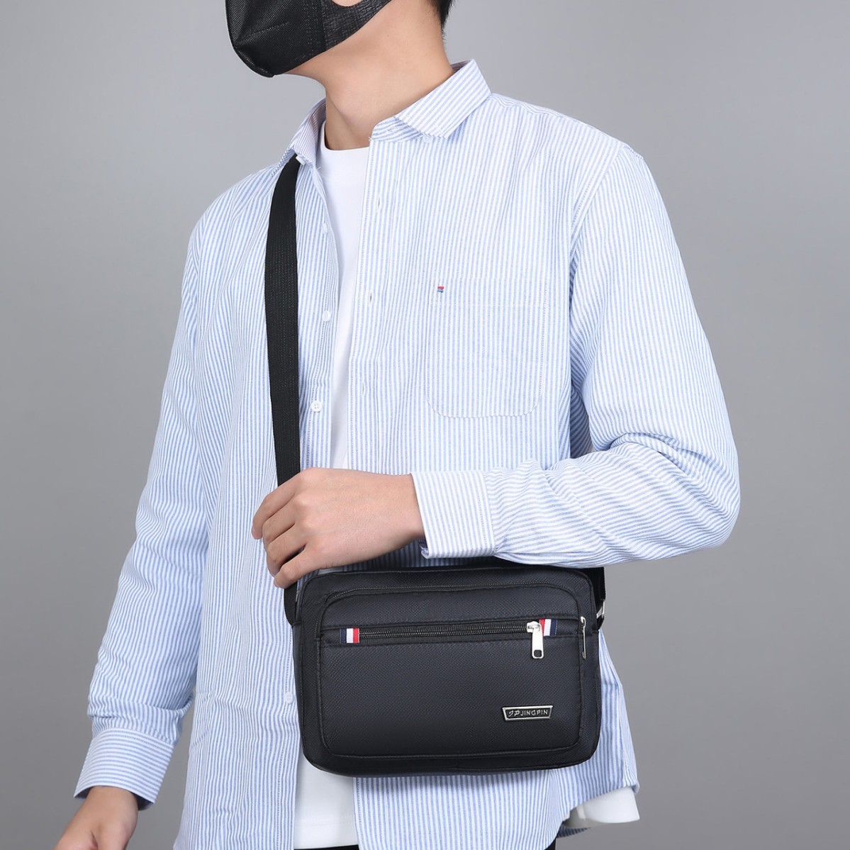 Men's single-shoulder bag, multi-layer portable cash register bag, new foreign trade casual multi-functional men's bag, business commuting crossbody bag Application Scenario