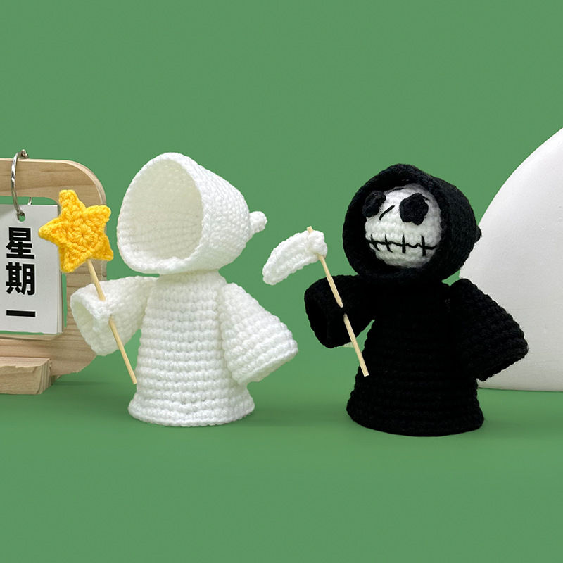 Wholesale and customization of white ghost-shaped crocheted dolls, plush toys and trendy toys Specification image