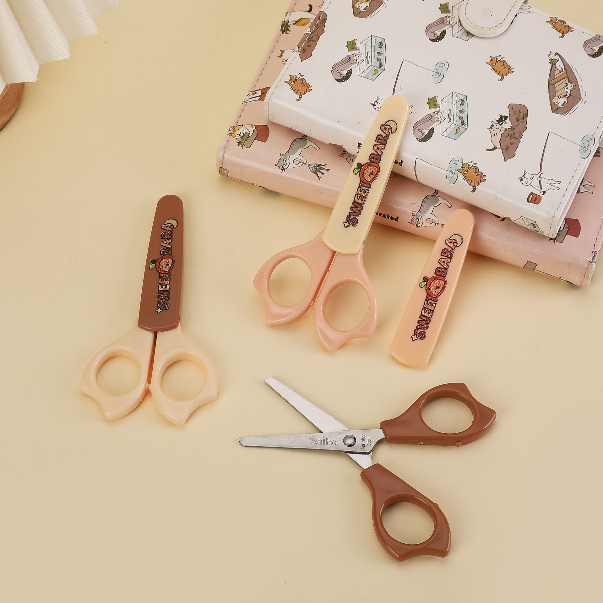 Pioneer 1297 Cartoon Guinea Pig Student Scissors, Children's Scissors, Learning Stationery, Special Scissors for Hand paper-cutting Application Scenario