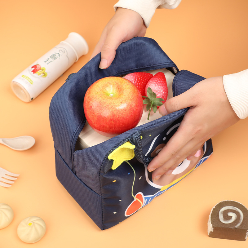 3D stereoscopic lunch box bag, cute cartoon student lunch bag, portable hand-held storage, insulated lunch box bag Specification image