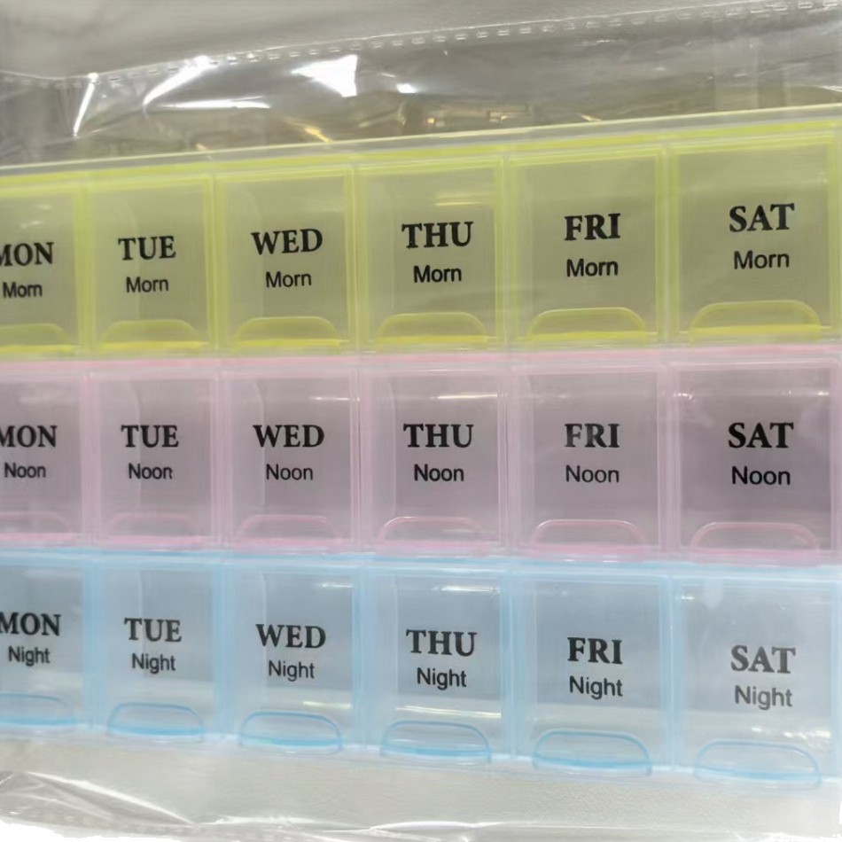 The push-button type portable medicine box dispenser can be used for a week. The medicine box is a plastic dispensing box and bagged Item Picture