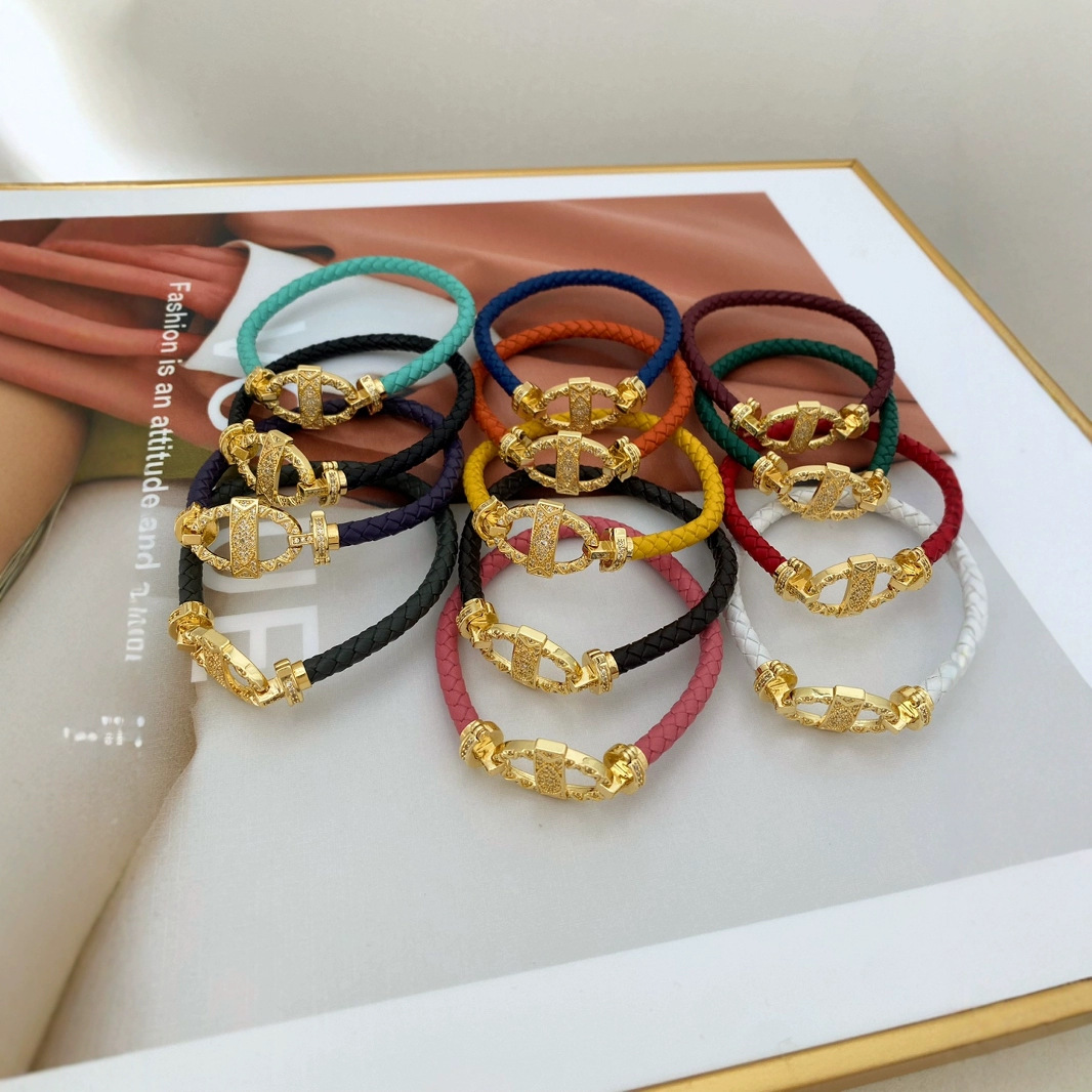 This is a simple and elegant zirconia copper leather rope plated with 18K gold, a versatile accessory that is popular in Europe and America details Picture