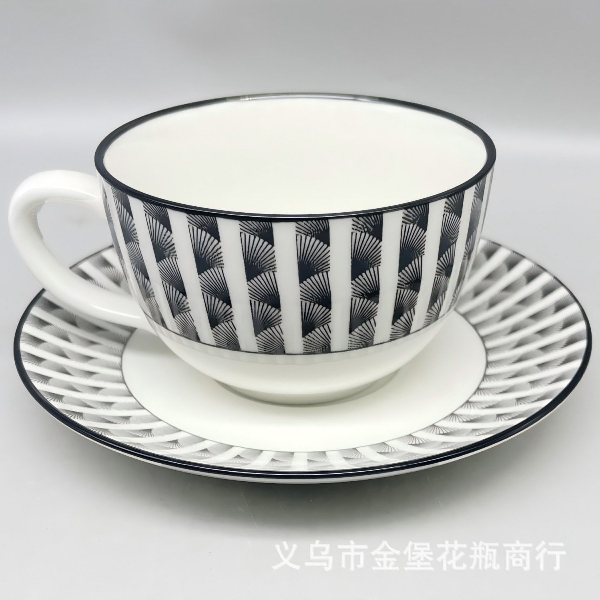 New Chinese-style blue and white porcelain coffee cups and saucers, gilded retro ceramic cups, special cups for afternoon tea in hotels and restaurants