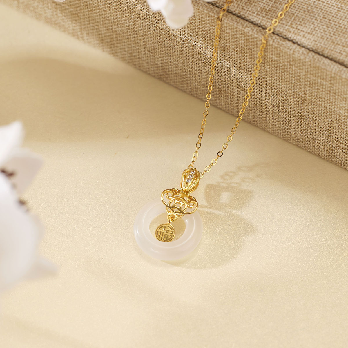 S925 Silver "Fu" character copper Coin chalcedony Peace Pendant Necklace, New Chinese-style auspicious cloud pendant, national trend high-end collarbone chain Application Scenario