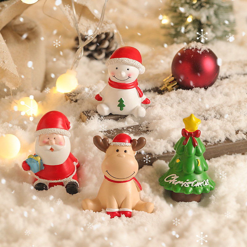 New creative Christmas ornaments, elderly snowman resin small ornaments, cartoon scene decoration gift dolls Application Scenario