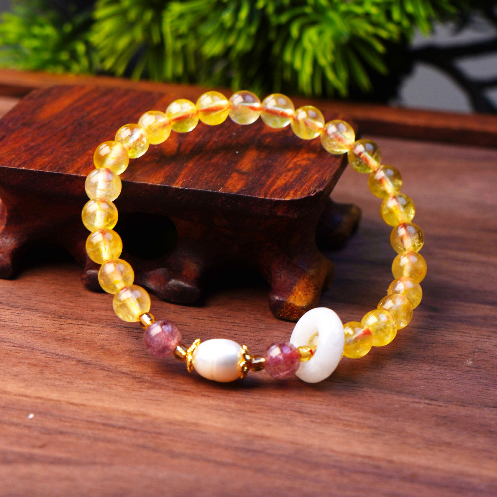New gold and yellow crystal beaded bracelet, peace buckle, running ring, pearl handcrafted bracelet, a high-end accessory for girls