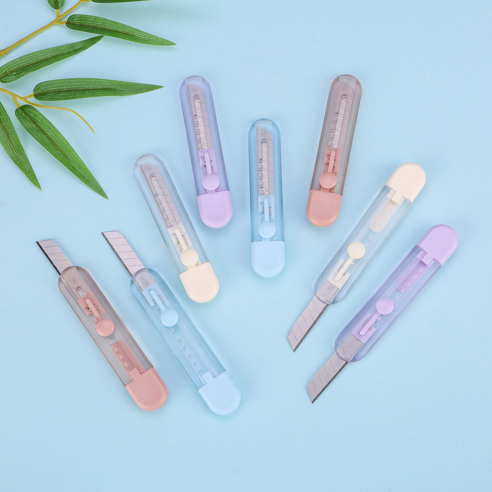 Pioneer shif8176 transparent colored mini Utility knife, open and carry with you by express delivery Application Scenario