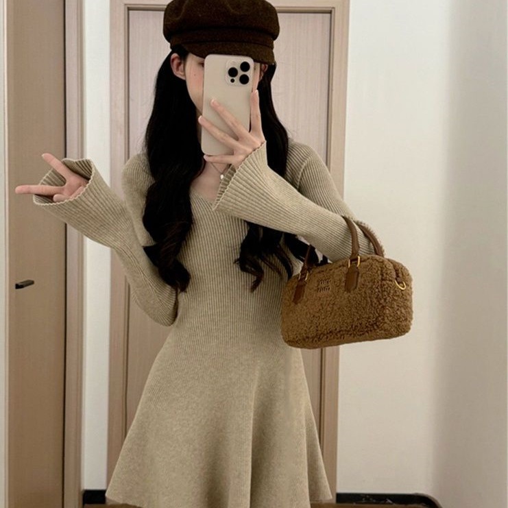 高级感气质长袖针织连衣裙女秋冬2025新款纯欲风收腰显瘦内搭短裙细节图