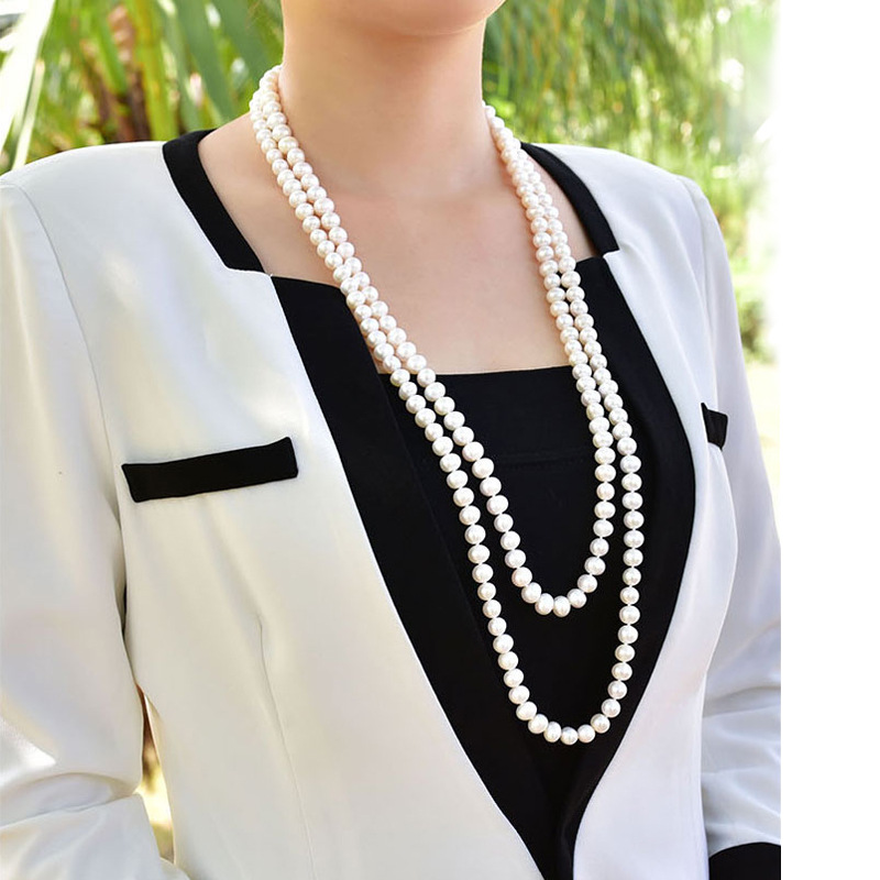 Mother-of-pearl necklace, long women's layered sweater chain accessory for autumn and winter, high-end and light luxury beaded necklace accessory Application Scenario
