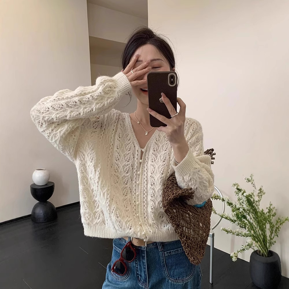 A white V-neck cut-out knitted cardigan, sweater, women's thin style, paired with a petite spring and autumn Korean-style chic top