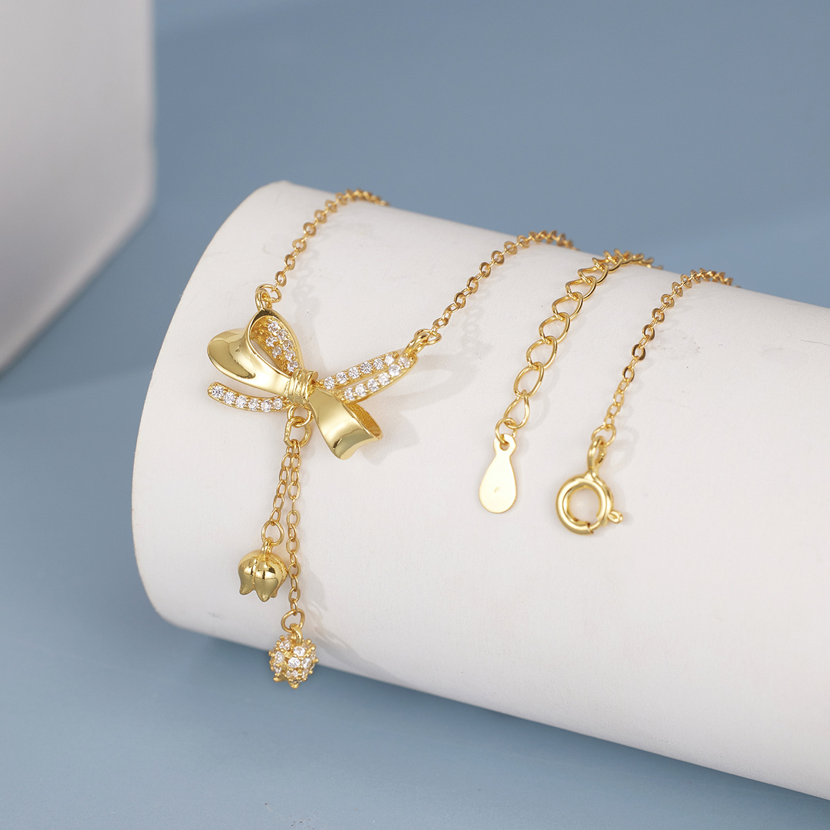 Zircon bow tassel necklace, a niche and light luxury design, is a popular collarbone chain with a stylish and versatile high-end accessory Application Scenario