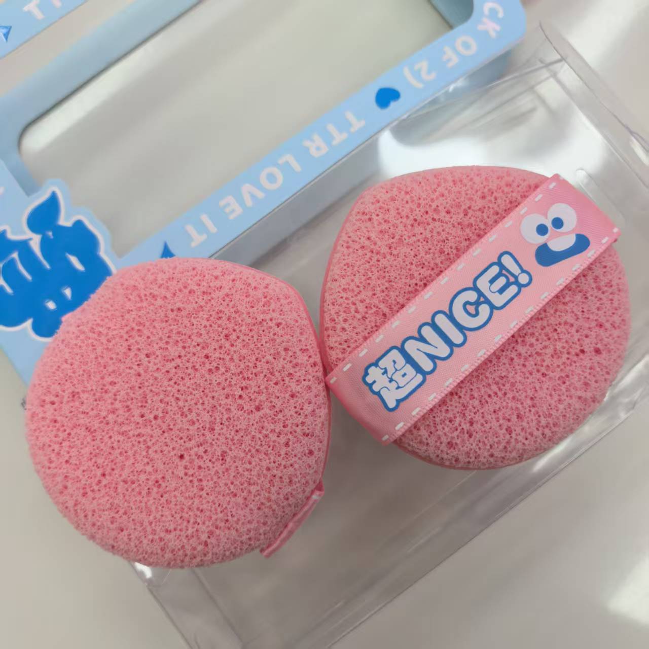 Glove-type facial cleanser, box-packed water drop facial cleanser, a miraculous tool for removing mud and film from the face, a facial sponge powder puff details Picture