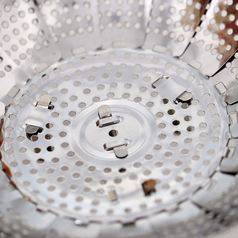 Household kitchen stainless steel three-legged steamer tray, extendable and foldable steamer tray, steaming rack, multi-functional fruit plate Application Scenario