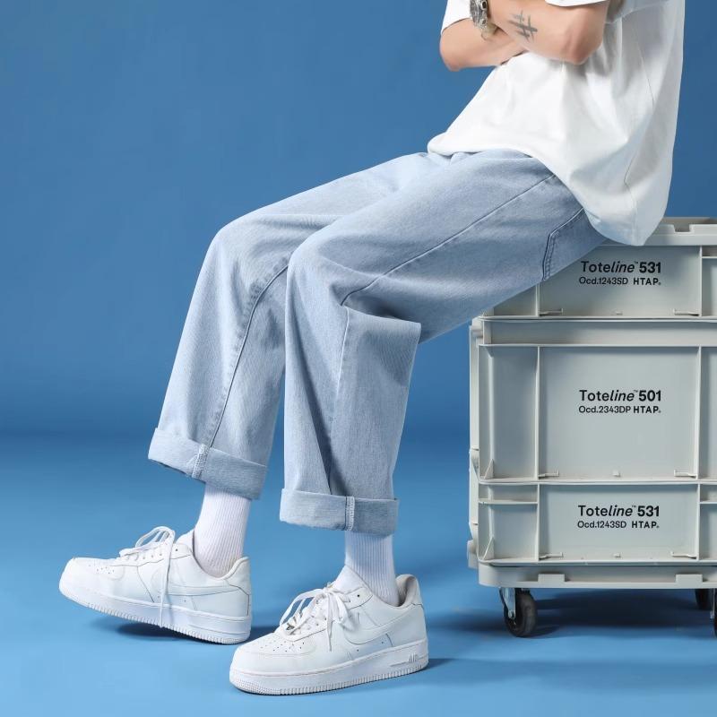 The supermarket's best-selling men's loose, straight-leg jeans are trendy and versatile for spring and summer. They are classic, simple and casual pants details Picture