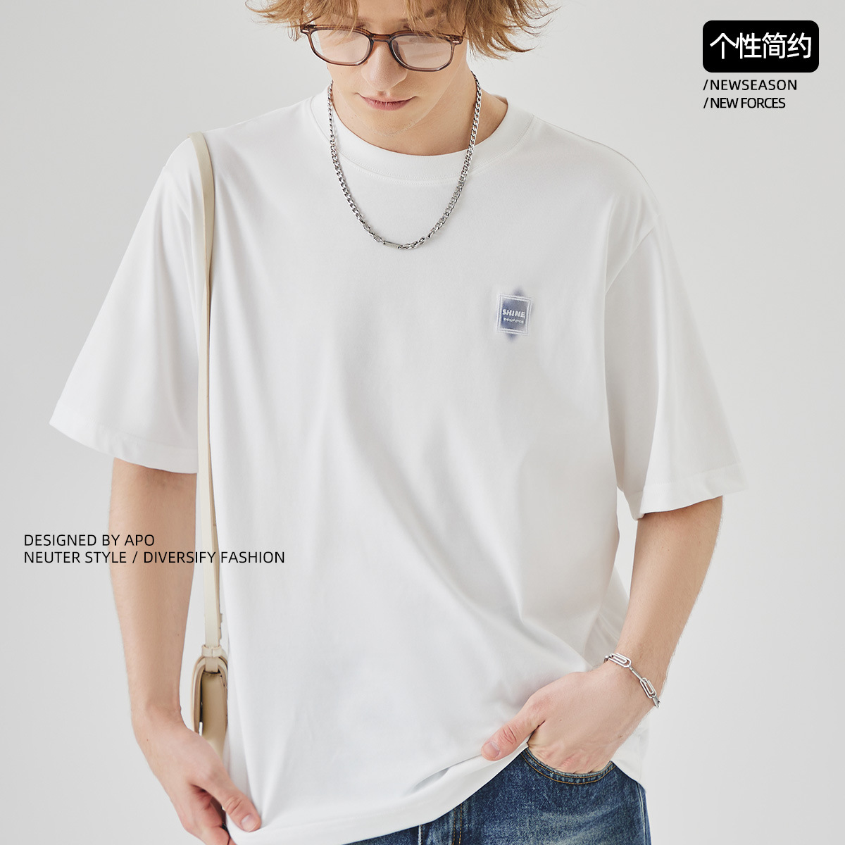 APO Men's Wear: A versatile printed short-sleeved T-shirt for men, a summer trend brand with three-dimensional embroidery and a loose round-neck inner layer Application Scenario