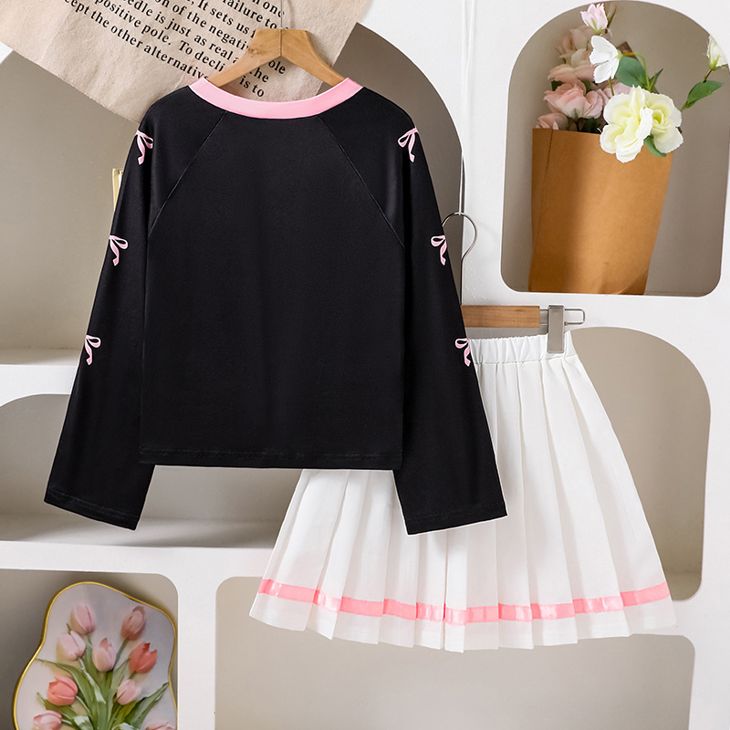 A new American high street casual sporty two-piece set with contrasting colors, long-sleeved T-shirt and pleated skirt for girls in the autumn of 2025 details Picture