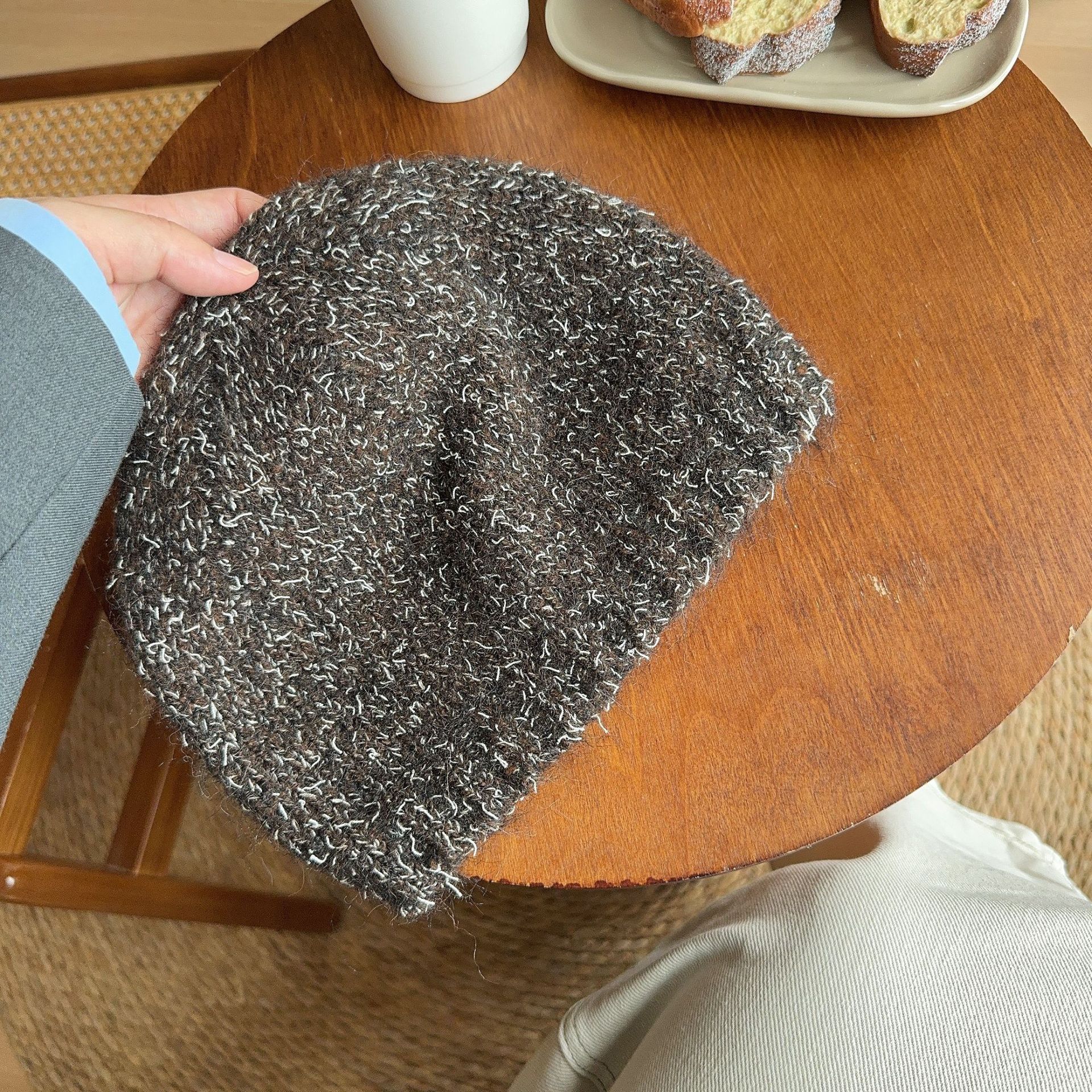 Baotou women's autumn and winter woolen knitted cap, warm and cold-proof cap, square face, fashionable and versatile Korean style outdoor details Picture