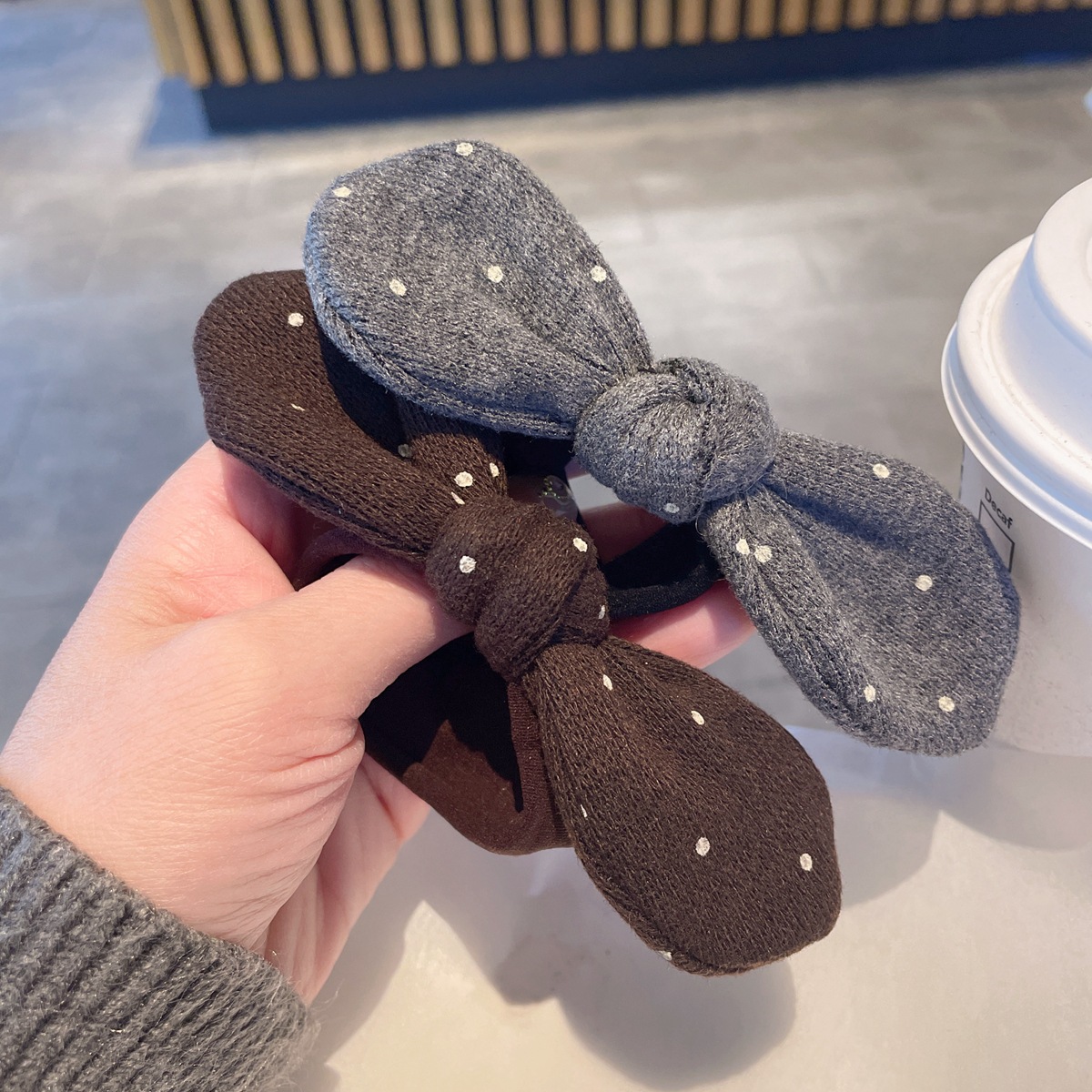 The forest-style Maillard rabbit ear hair band is durable and does not damage hair. It leaves no marks. The towel band is a French retro polka dot hair accessory and a hair tie