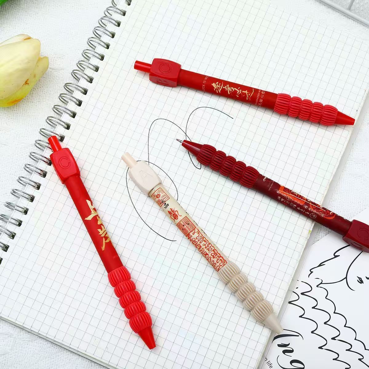 A must-have rotating answer pen for students' exam practice, an inspiring black gel pen that ensures passing every exam, and a soft-hold pen for reducing burden Specification image