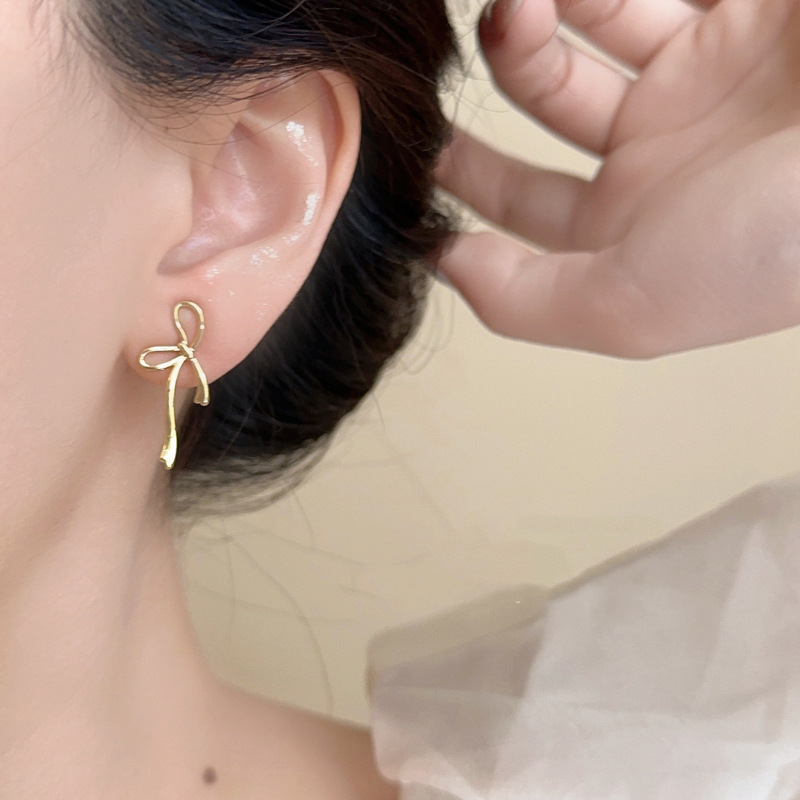 Chanel style simple bow hollowed-out stud earrings for girls, cute and versatile commuting earrings, personalized and trendy earrings wholesale details Picture