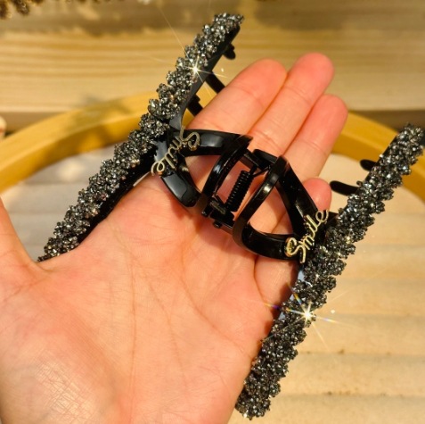 Smile Maisui Heavy Industry Full-Diamond Hair Clip, Elegant Hundred-Tower Shark Clip, Fashionable, Simple And Light Luxury Style, Internet Celebrity Item Picture