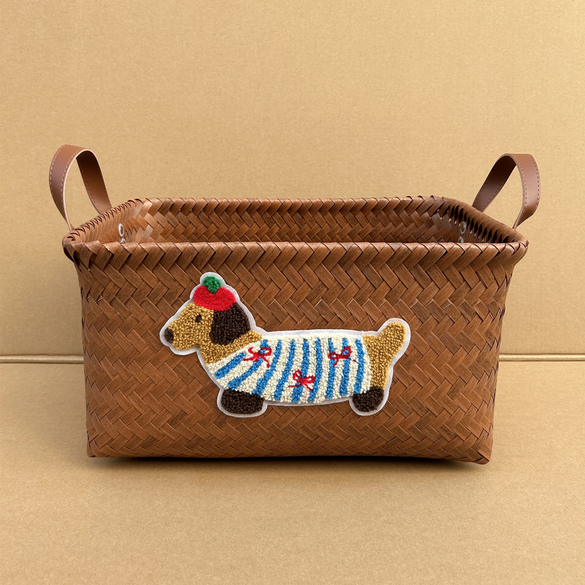 American-style high-end storage basket, dirty clothes basket, popular imitation rattan woven PU handle laundry bucket, snack and toy dirty clothes basket Application Scenario