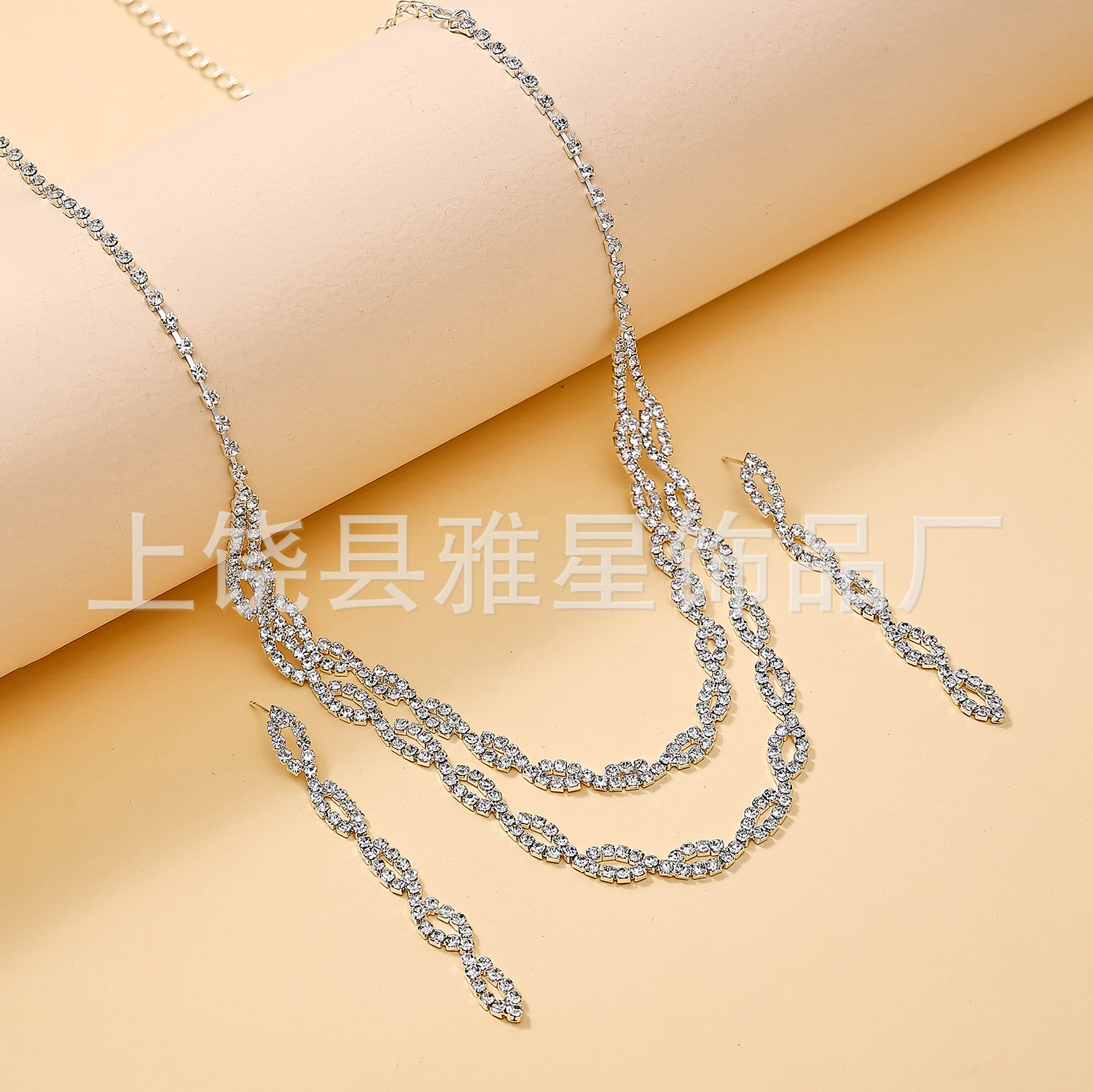 欧美跨境时尚爪链女士珠宝轻奢珠宝配饰饰品2件套装项链耳环套装细节图