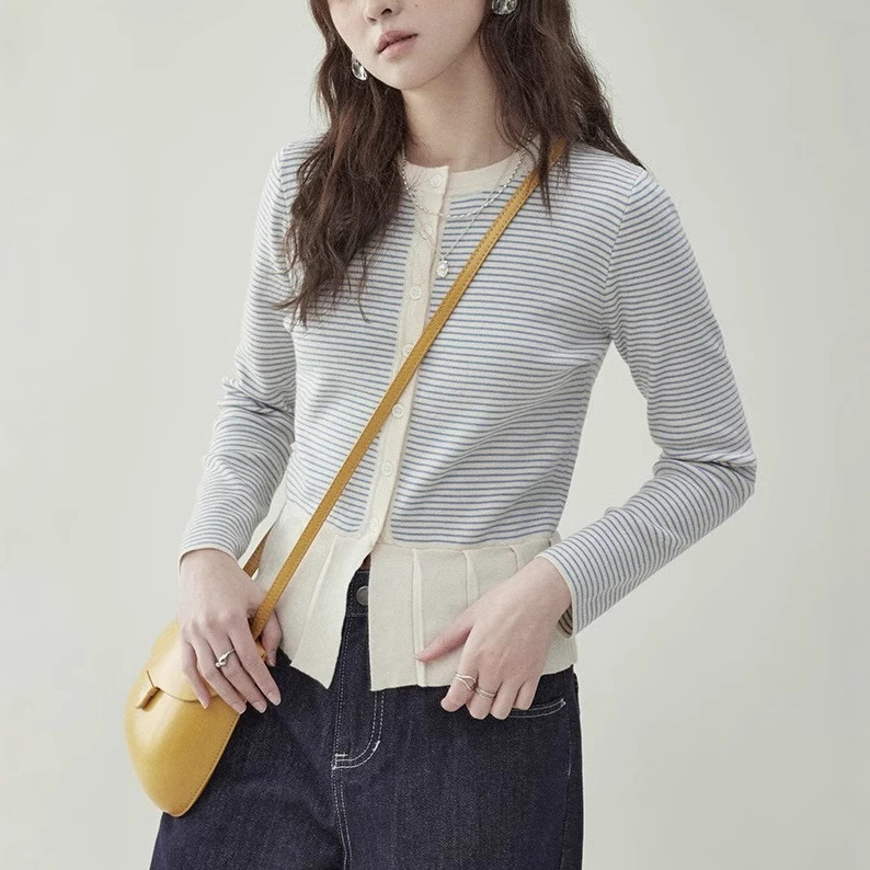 "North Island" multicolor striped pleated hem knitted sweater is a new, niche long-sleeved top for women in early spring Application Scenario
