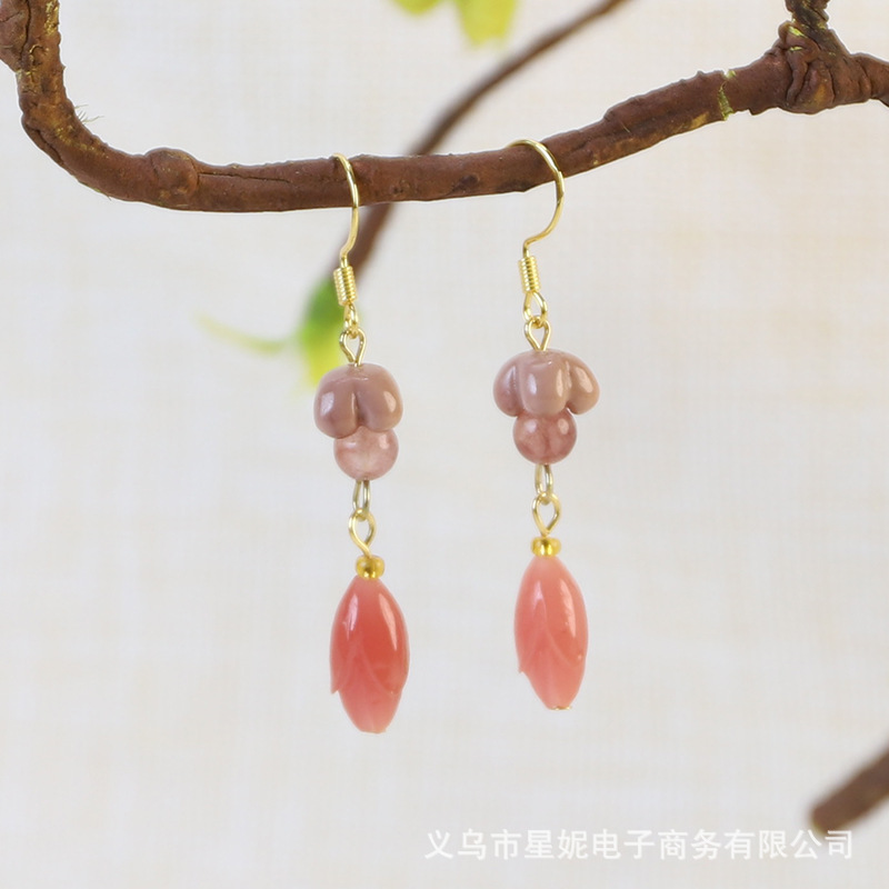 Pink bead earrings, rice beads, string beads, wooden beads, crystal loose beads, simple and fashionable earrings, women's gift Application Scenario