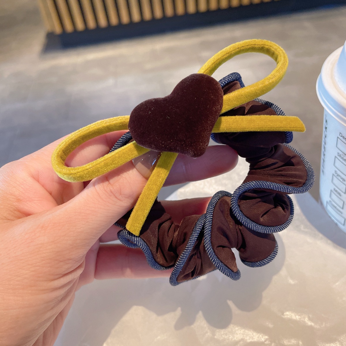 Velvet heart-shaped bow, small intestine hair band, hair tie, lazy style, low ponytail, hair tie, hair flower, hair accessory Application Scenario