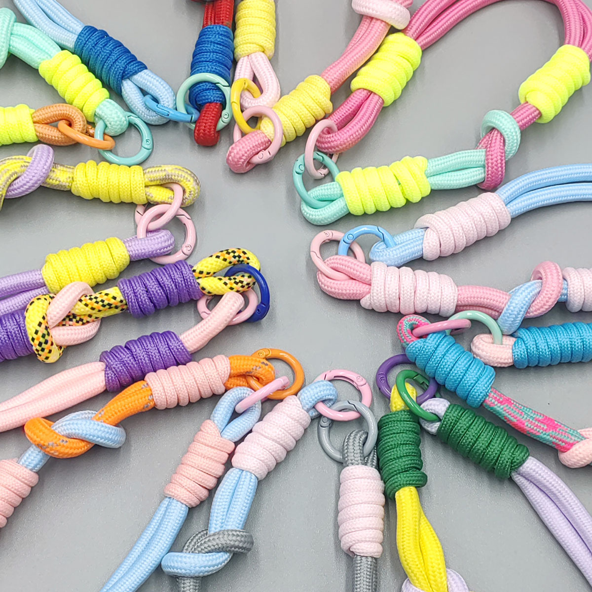 Woven fresh and light hanging rope, plush toy, keychain rope, universal bag for women, phone case, pendant, decorative accessory Application Scenario