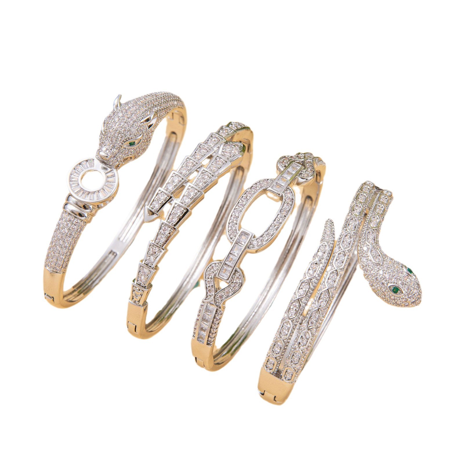 This is a rare design from Europe and America, featuring a copper-plated real gold zircon snake-shaped bracelet with a high-end feel. It is an original snake-shaped diamond-encrusted bracelet Item Picture