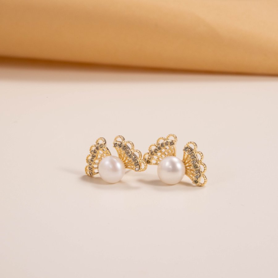 New copper-plated real gold S925 silver needle freshwater pearl stud earrings, women's light luxury style, ins high-end accessories wholesale full figure