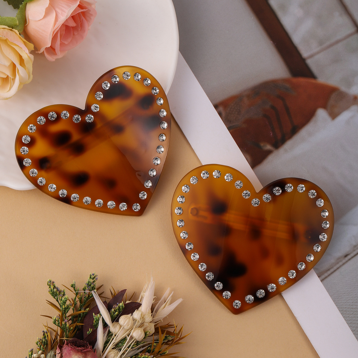Cross-border European and American fashion heart-shaped spring clip, diamond-encrusted leopard print one-shoulder clip, simple and versatile bangs clip, ins style hair accessory details Picture