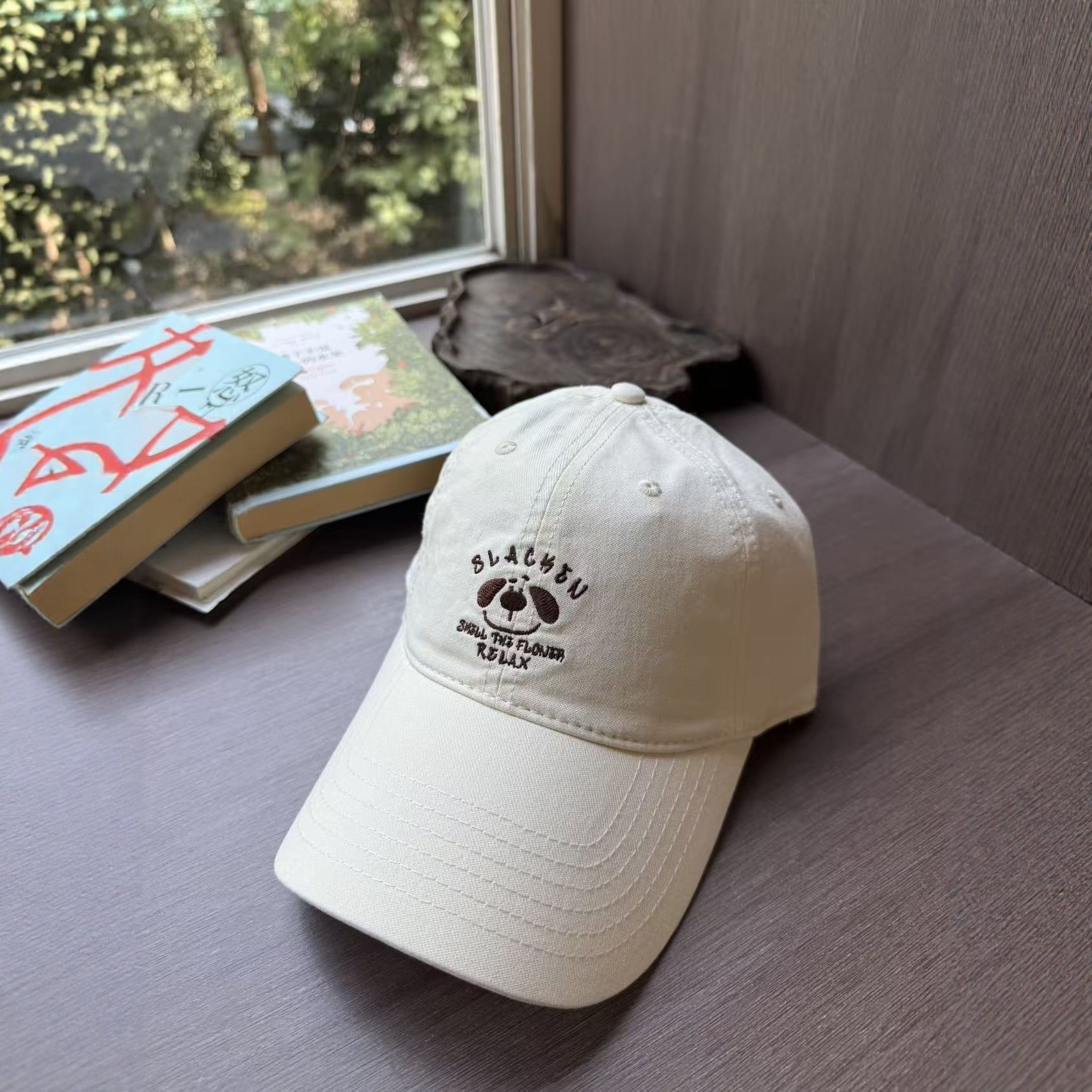 The new Korean version of embroidered letter baseball caps, women's spring and summer couple sun hats, casual shopping soft top baseball caps trend details Picture