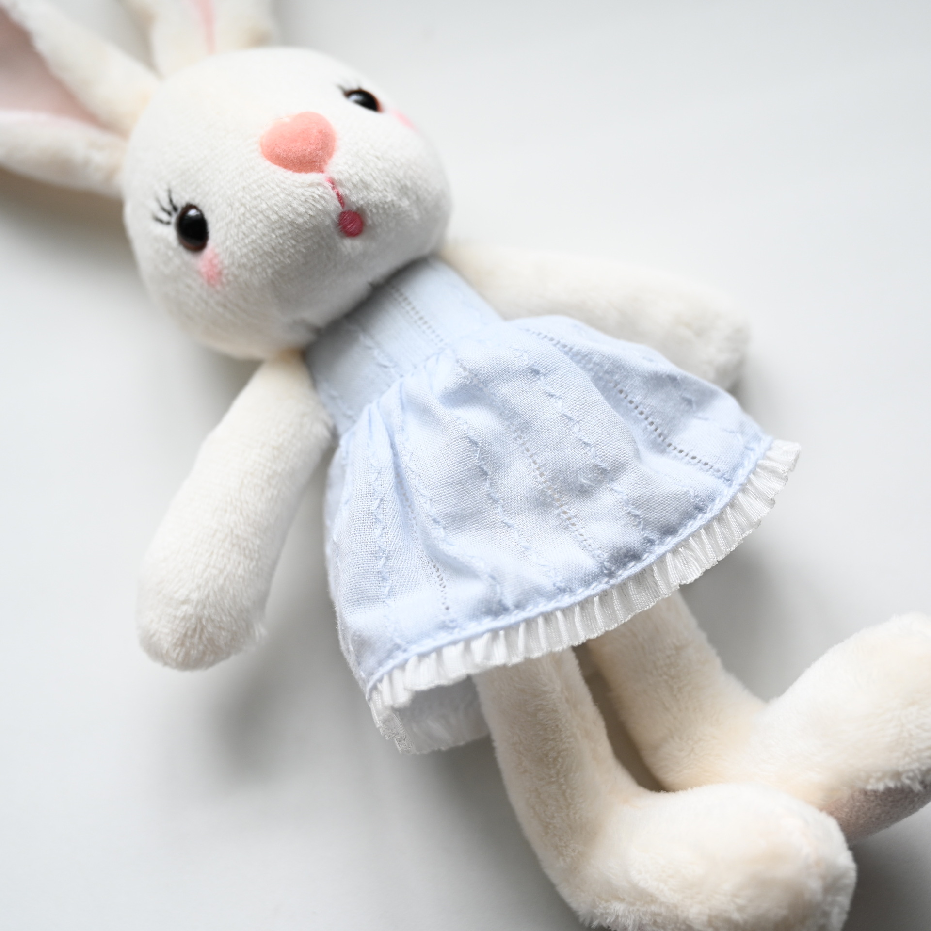 Cute and adorable dress, heart-shaped rabbit pendant, plush toy doll, cartoon bag, hanging ornament, keychain, stuffed doll Application Scenario