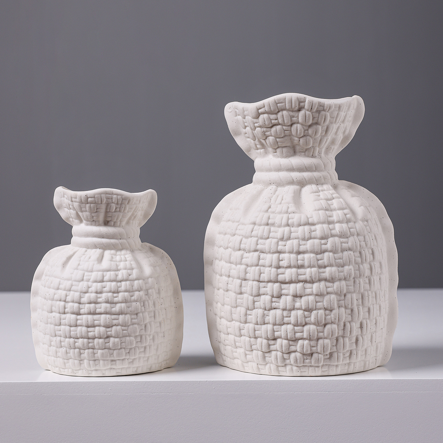 2025 European-style simple ceramic vase with wabi-sabi style, retro and high-end feel, living room and hotel table flower arrangement and dried flower decoration piece Application Scenario