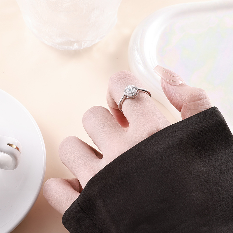 Cross-border temu Moissanite six-prong light luxury open ring wholesale social media live stream High-end pure silver fashionable women's ring