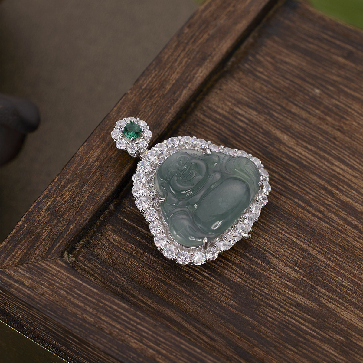 A large-sized natural jadeite pendant for the Buddha deity, a new Chinese-style high-end silver-inlaid jade jewelry with a national trend details Picture