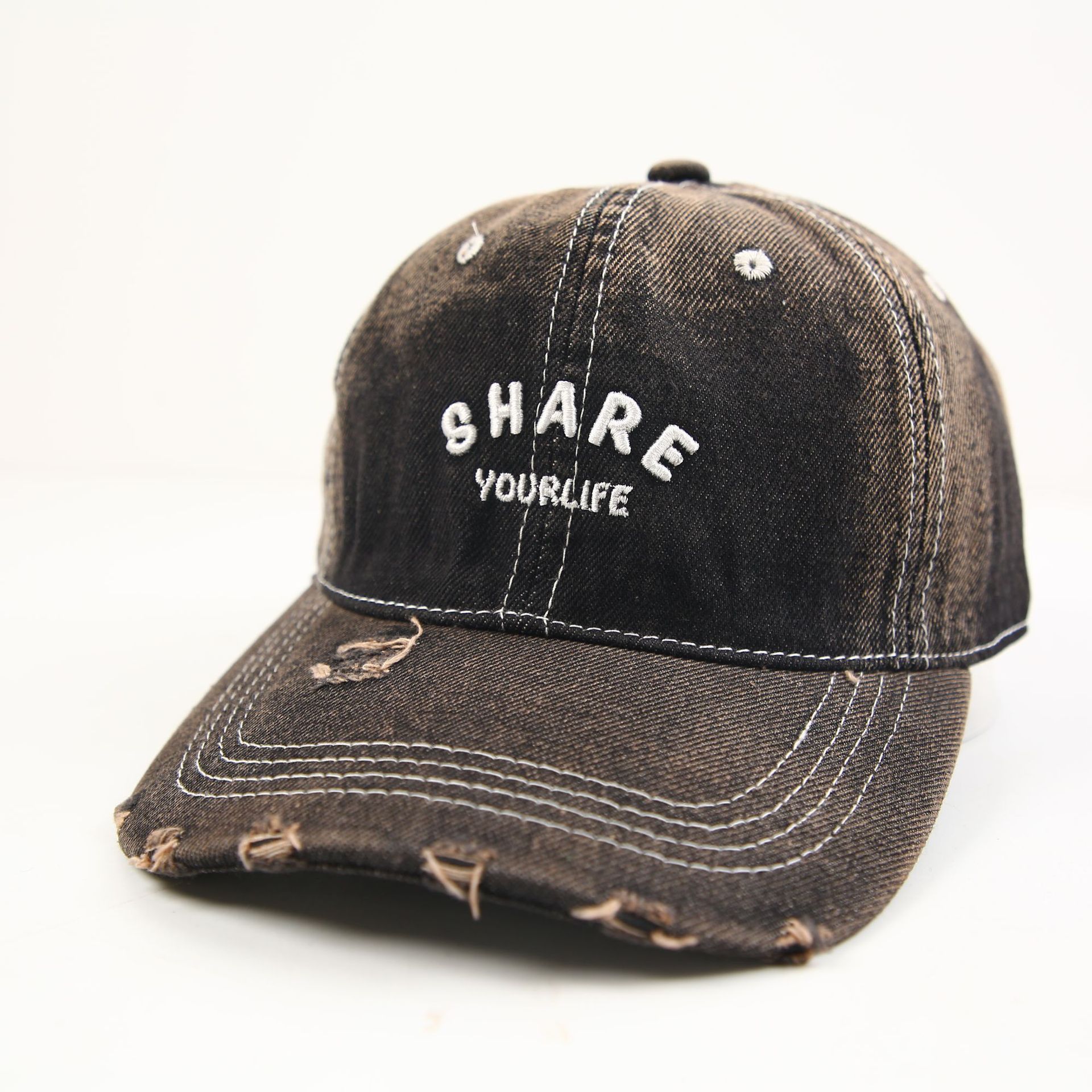 The new versatile wide-brimmed baseball cap for women is oversized and deepened to make the face look better. The small baseball cap and the large-brimmed baseball cap for men are simple and elegant details Picture