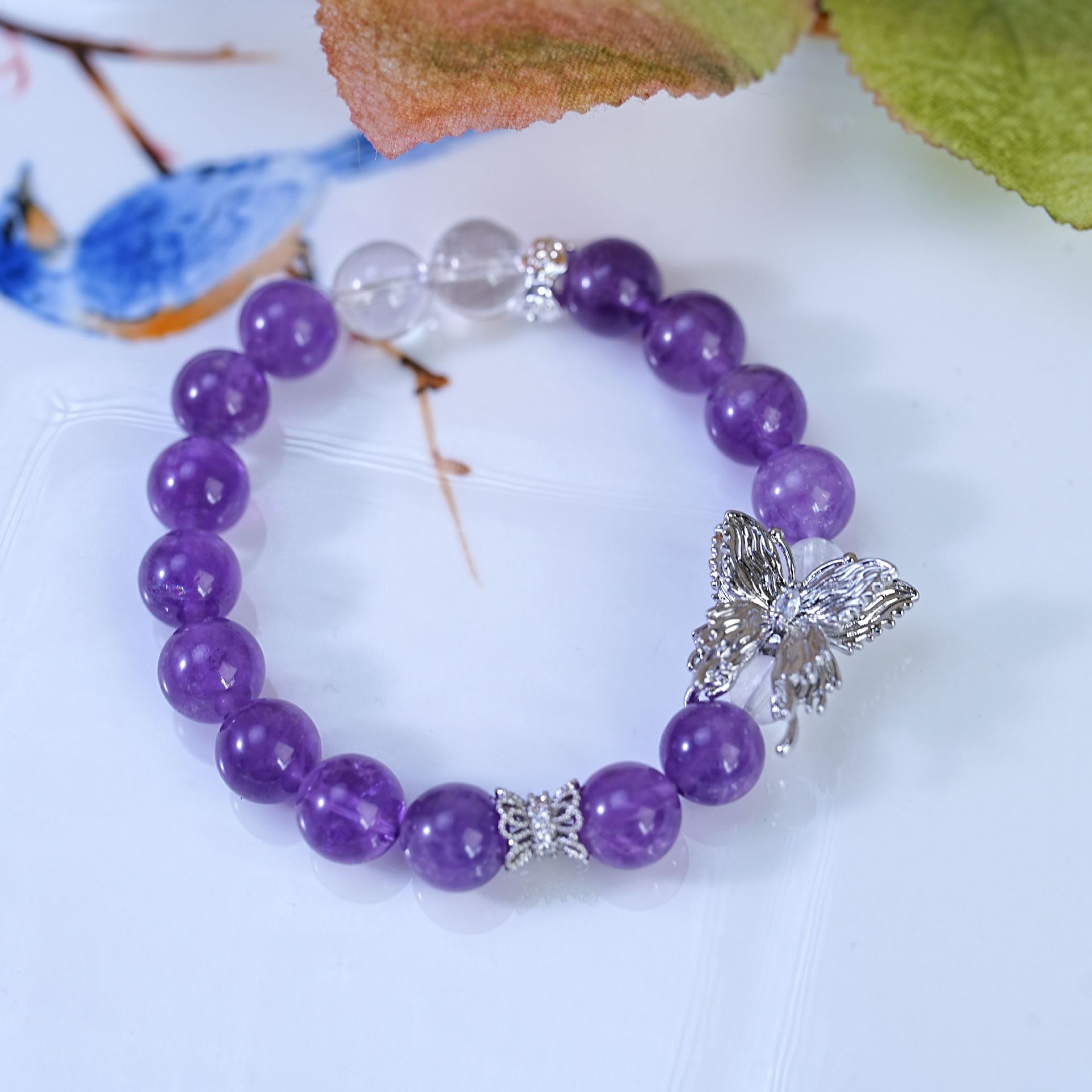 Natural amethyst butterfly bracelet with beaded beads, a light luxury and high-end fashion design. White crystal bracelet as a women's accessory