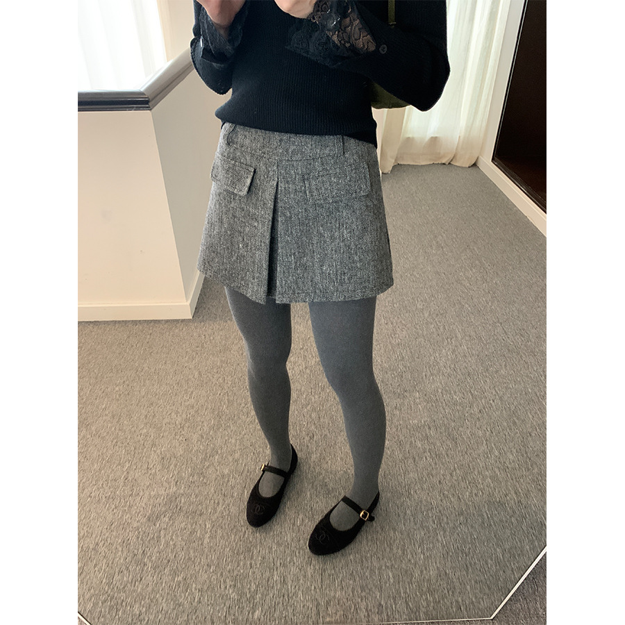 Huang Zheng's petite, high-quality, high-waisted skirt and pants for women in winter, Korean style, versatile and slimming, A-line body-hugging short skirt 541124 Application Scenario