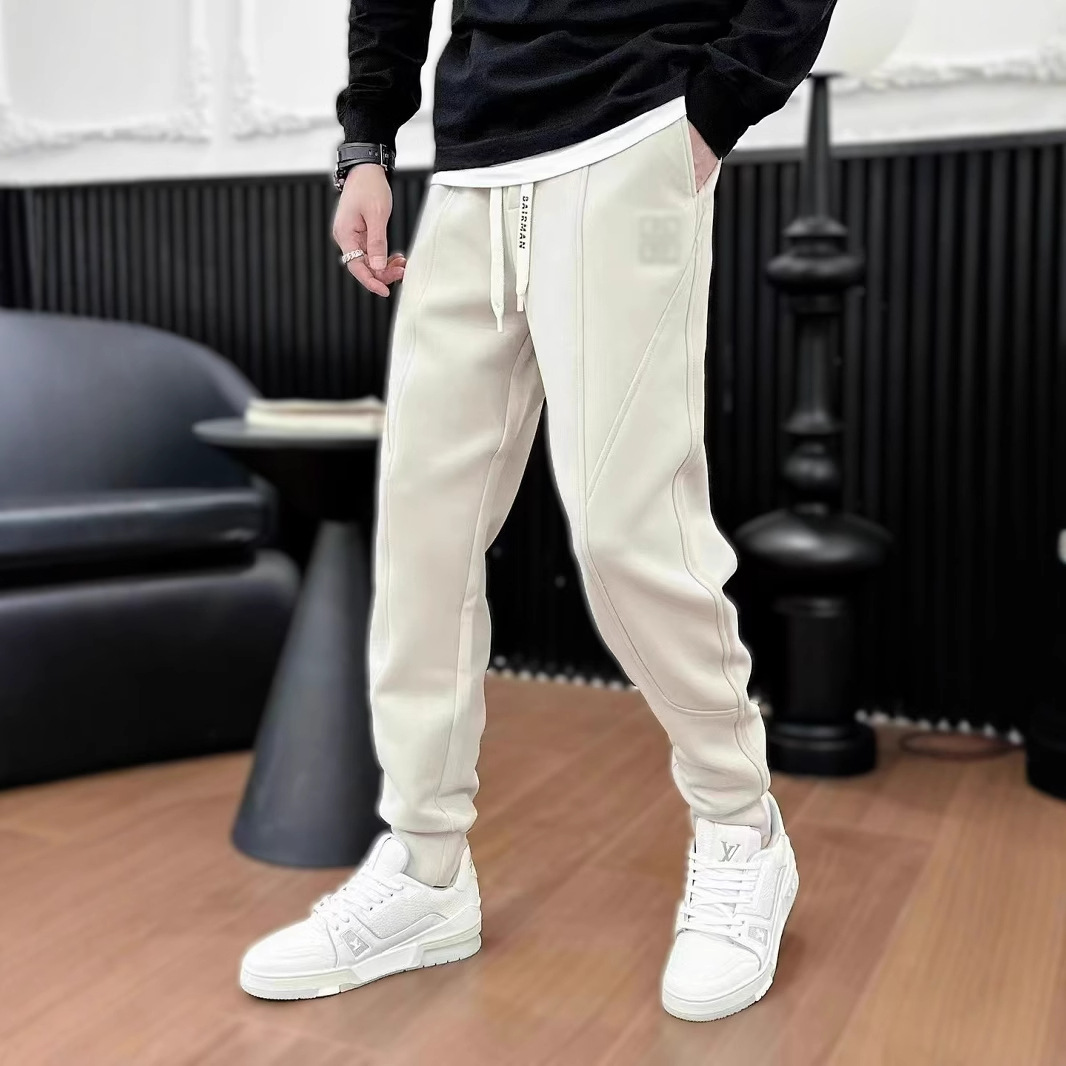 The new autumn and winter men's tapered sweatpants brand casual pants feature trendy styles that are form-fitting, comfortable and versatile details Picture