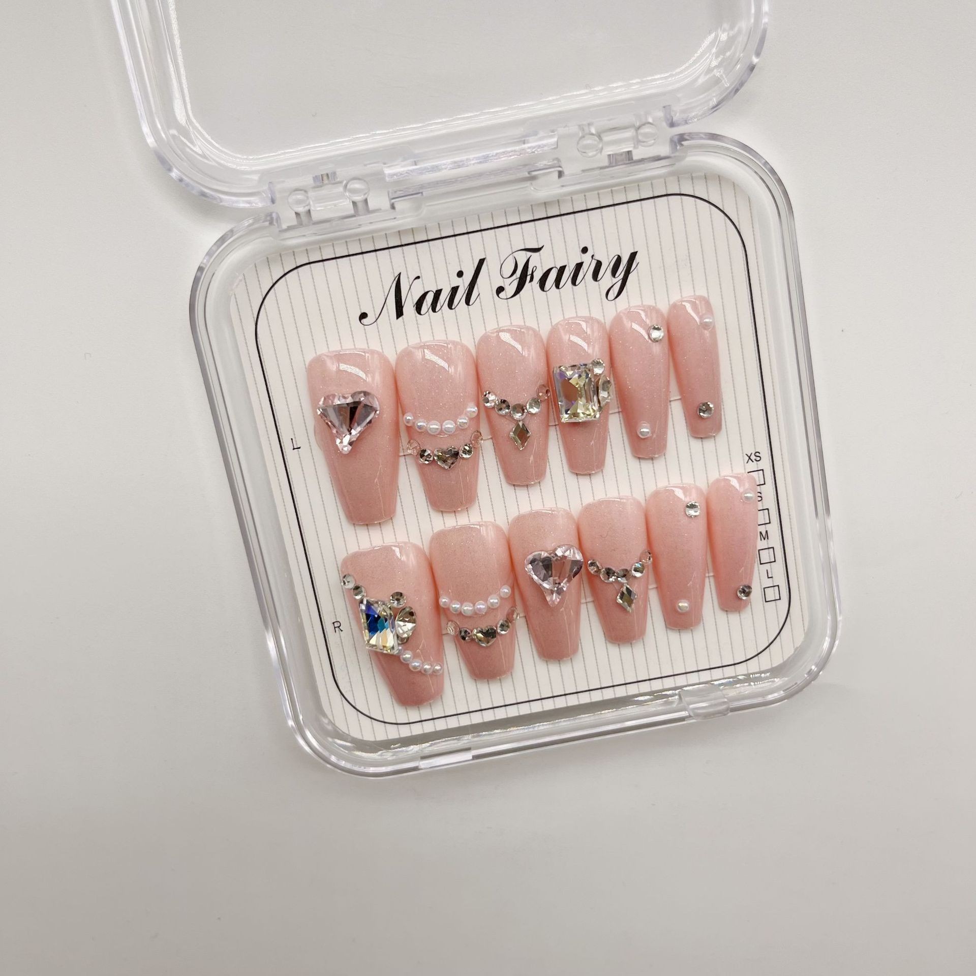 The new wearable nail products, including finished nail stickers, wearable nail plates, heart-shaped sparkling diamond nail art, and false nails, have become bestsellers on Xiaohongshu Specification image