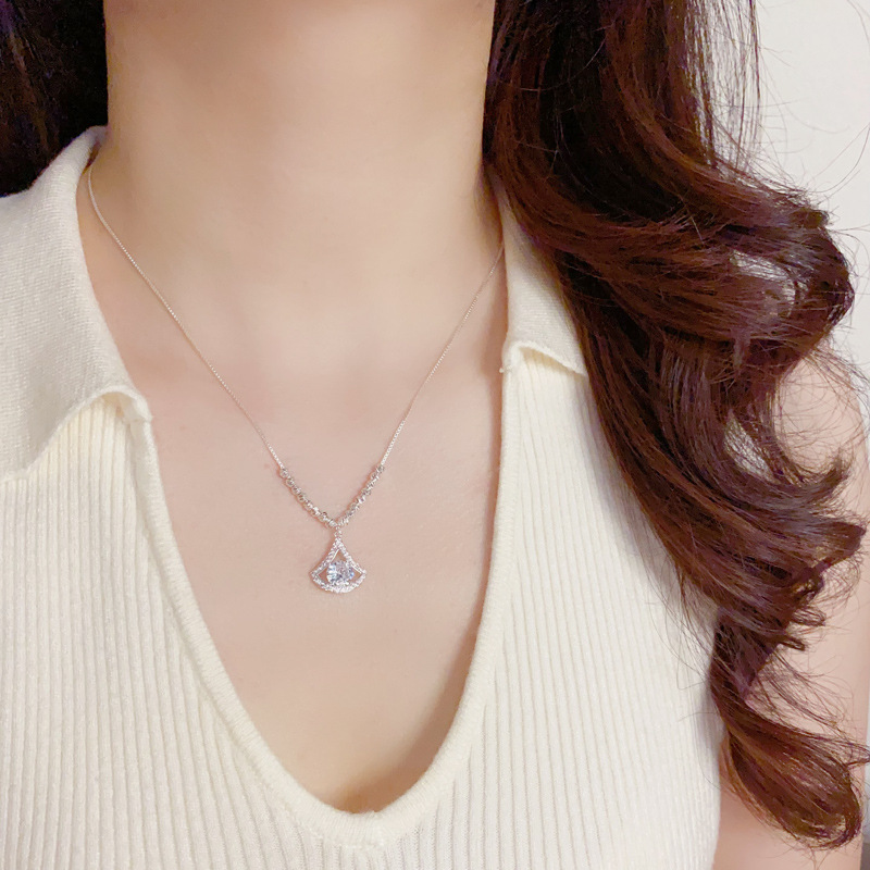 Summer's new, niche and fashionable design, thick silver full diamond dress pendant necklace, unique, light luxury and versatile necklace