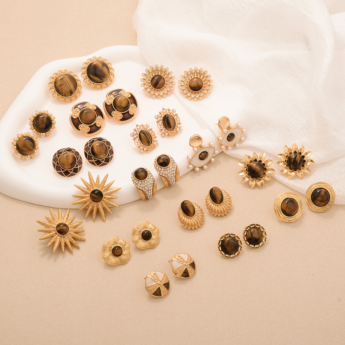 Tiger eye earrings, Maillard earrings, Hong Kong-style retro high-end round face slimming, light luxury sunflower design autumn and winter earrings