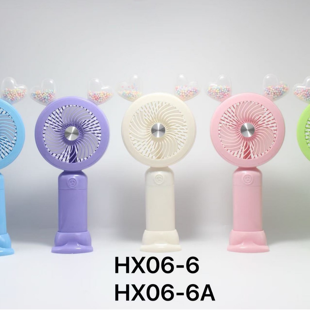 وكانت HXX06-6 تحمل ثلاثة آذان دببة مزوّدة بمروحة صغيرة ومعزفة بهاتفاً محمولاً بالهواتف الخلوية محمولة على طراز USB تشحن طاقة فصل الصيف