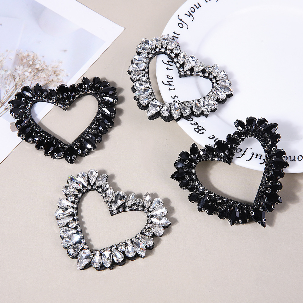 Hollowed-out heart DIY clothing accessories, hats, brooches, hair accessories, luggage accessories, fashionable glass diamond decorative materials details Picture