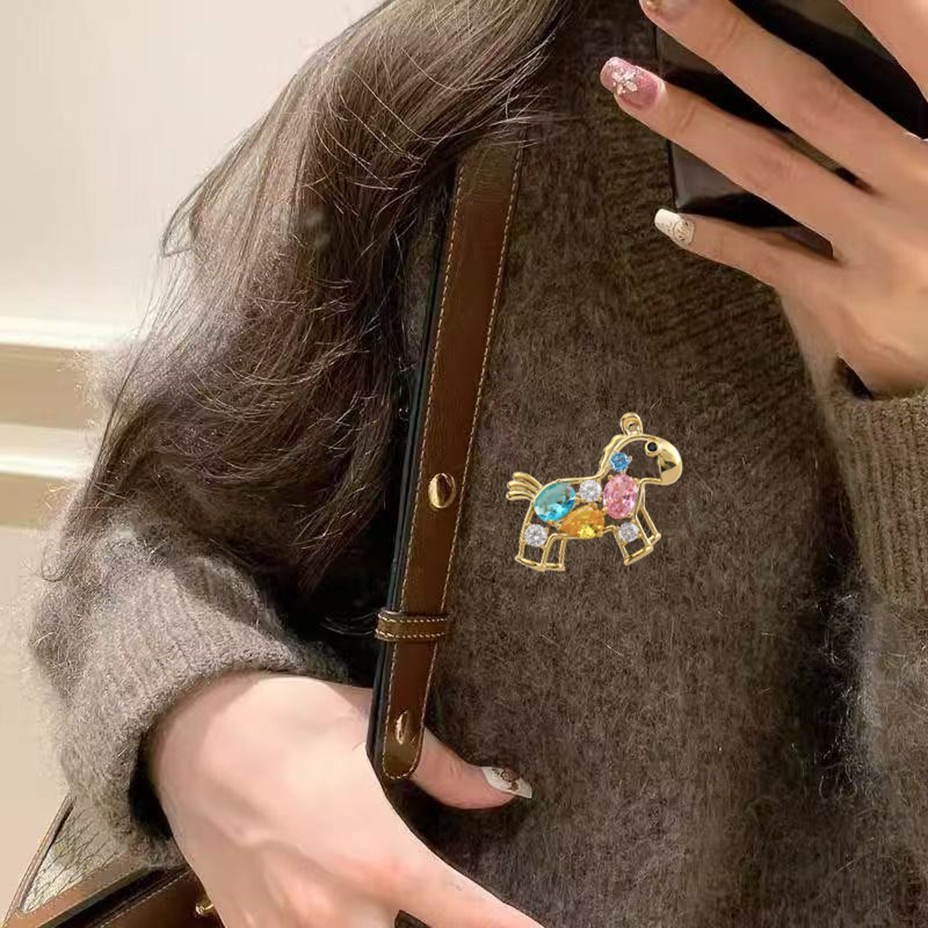 韩国时尚潮流女胸花配饰大气别针外套开衫毛衣链小马款扣卡通风格产品图